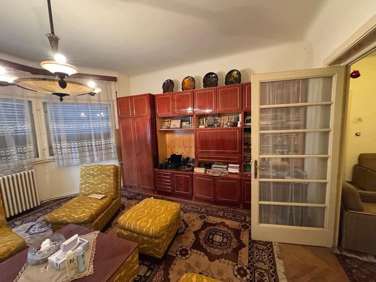 Apartament cu 4 camere decomandat în Armeneasca