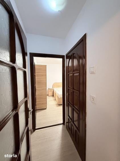 Apartament cu 3 camere decomandat în Cornișa
