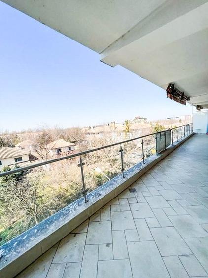 Apartament cu 4 camere decomandat, mobilat în Herăstrău
