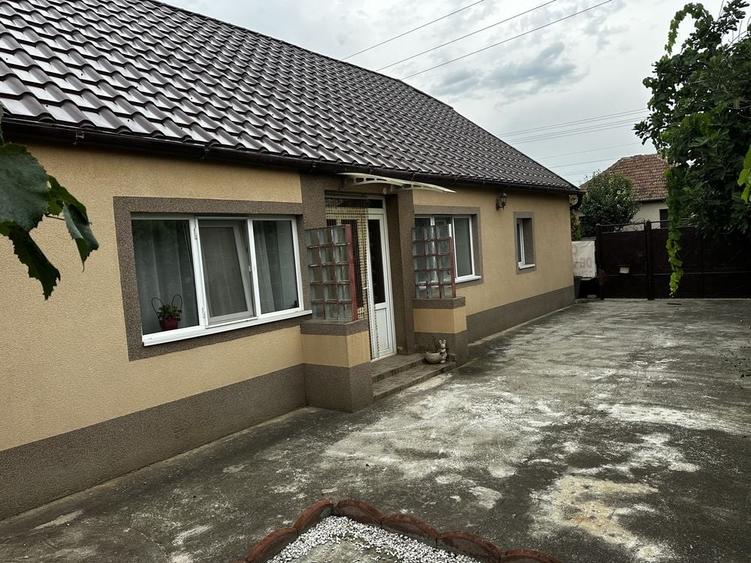 Casă cu 3 camere în Central