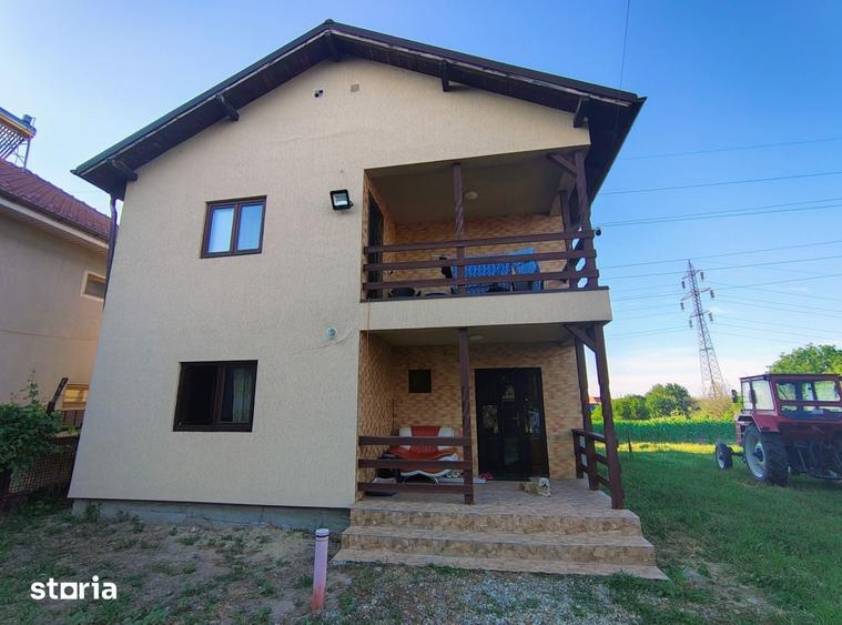 Casă cu 4 camere cu Teren 1299 Mp în Șimnicu de Sus