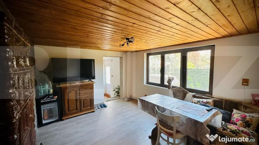 Casă cu 5 camere cu Teren 890 Mp în Miniș