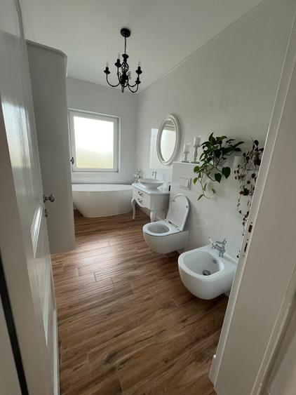 Apartament cu 3 camere decomandat, mobilat în Dumbrăvița