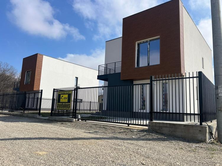 Casă individuală cu 5 camere cu Teren 400 Mp în Corbeanca