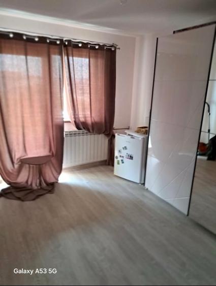 Casă individuală cu 5 camere cu Canalizare în Central