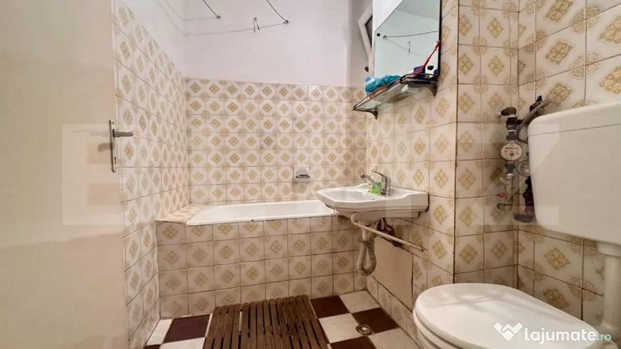 Apartament cu 3 camere decomandat, mobilat în Dacia