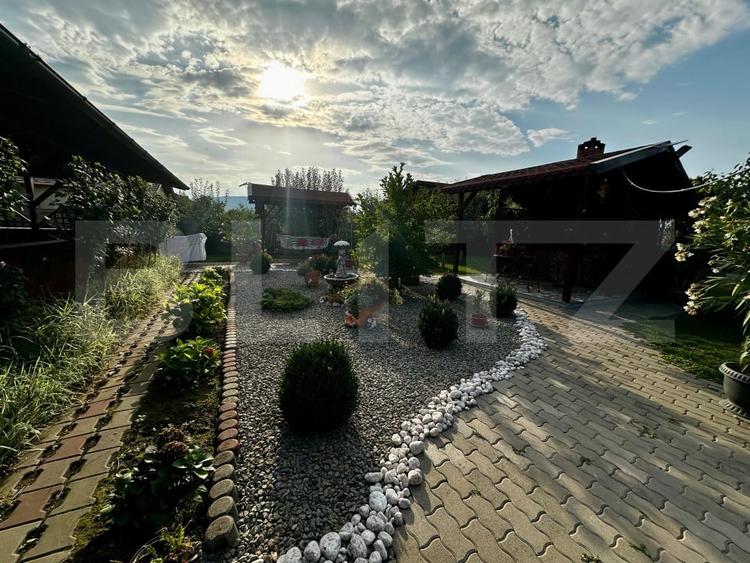 Casă individuală cu 8 camere cu Canalizare în Bărăbanț