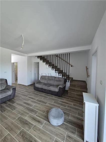 Duplex cu 4 camere cu Canalizare în Moșnița Veche