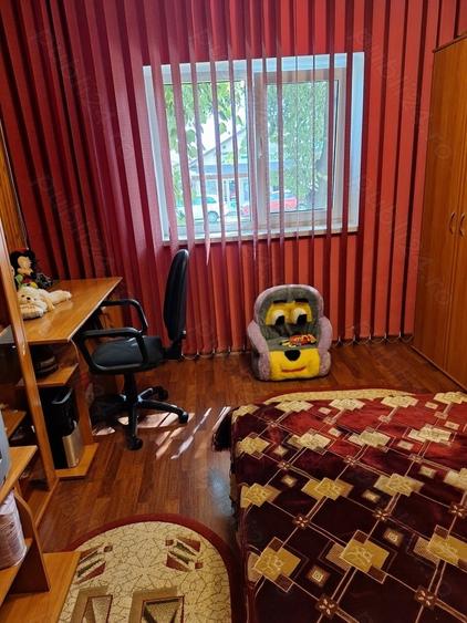 Apartament cu 3 camere decomandat în Roznov