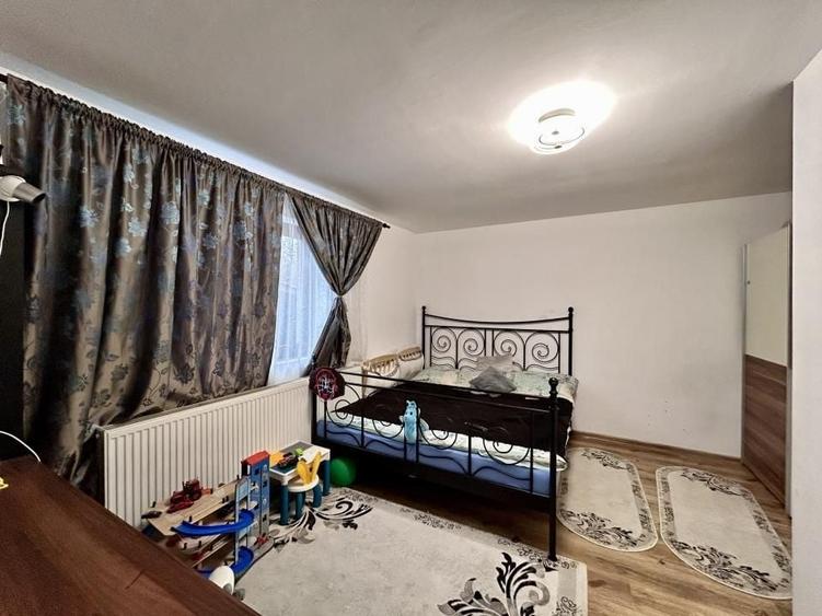 Casă individuală cu 5 camere cu Canalizare în Central