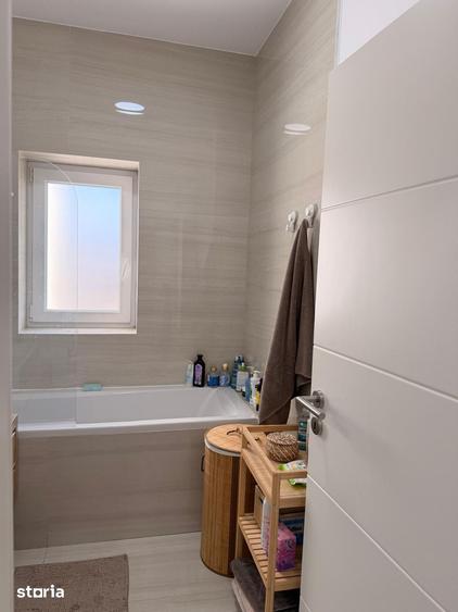 Apartament cu 3 camere în Dumbrăvița