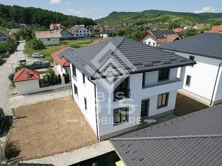 Casă individuală cu 6 camere cu Canalizare în Ultracentral