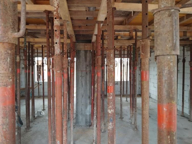 Casă individuală cu 5 camere cu Canalizare în Palas
