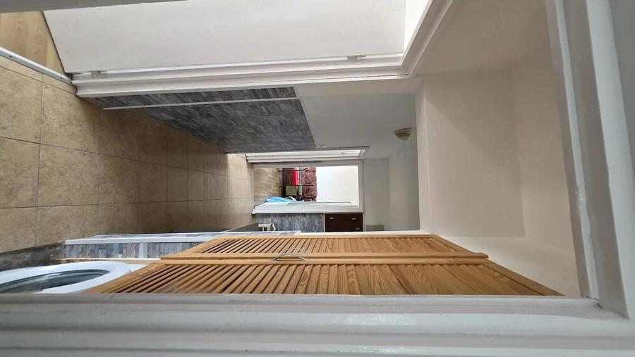 Inchiriez apartament cu 3 camere in zona centrala - 8