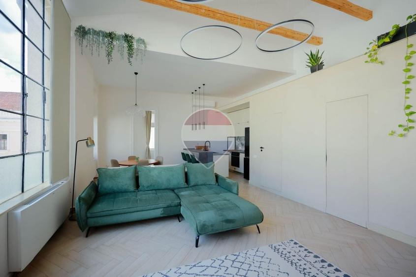 Apartament cu 4 camere semidecomandat, mobilat în Ultracentral