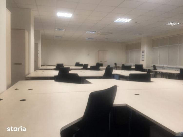 Spațiu comercial, de 200 mp, în Port