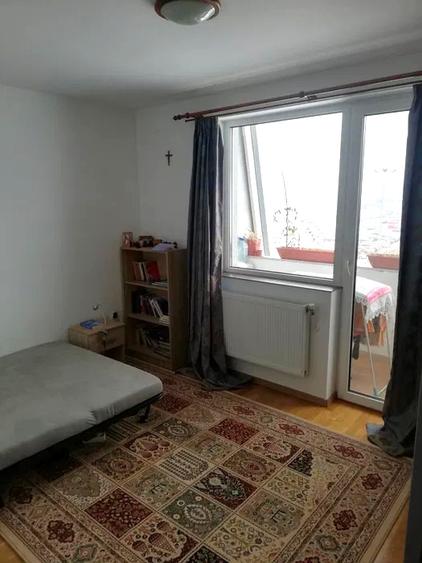 Apartament cu 3 camere semidecomandat, mobilat în Florești — fotografia 2