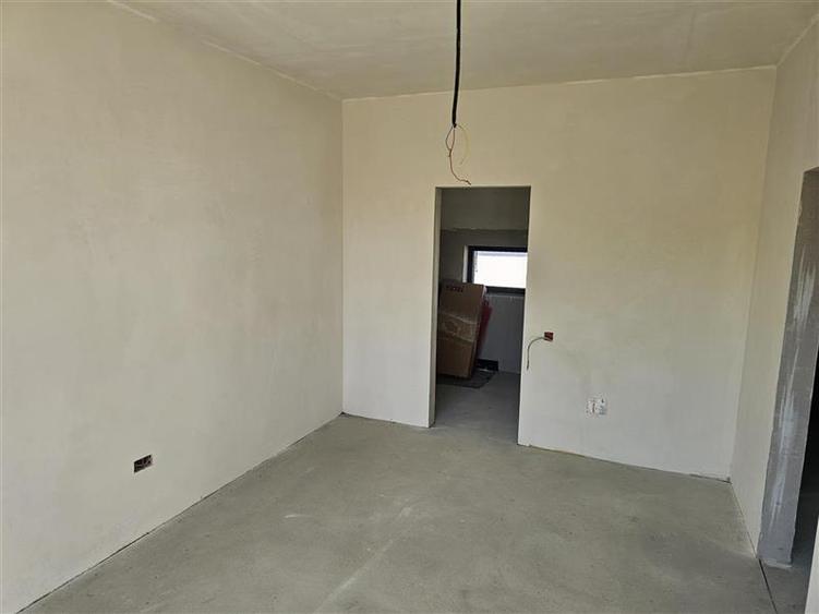 Duplex cu 5 camere cu Canalizare în Bună Ziua