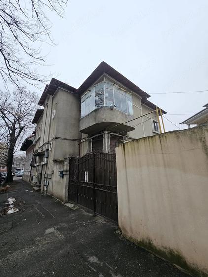 Apartament cu 4 camere semidecomandat în Central