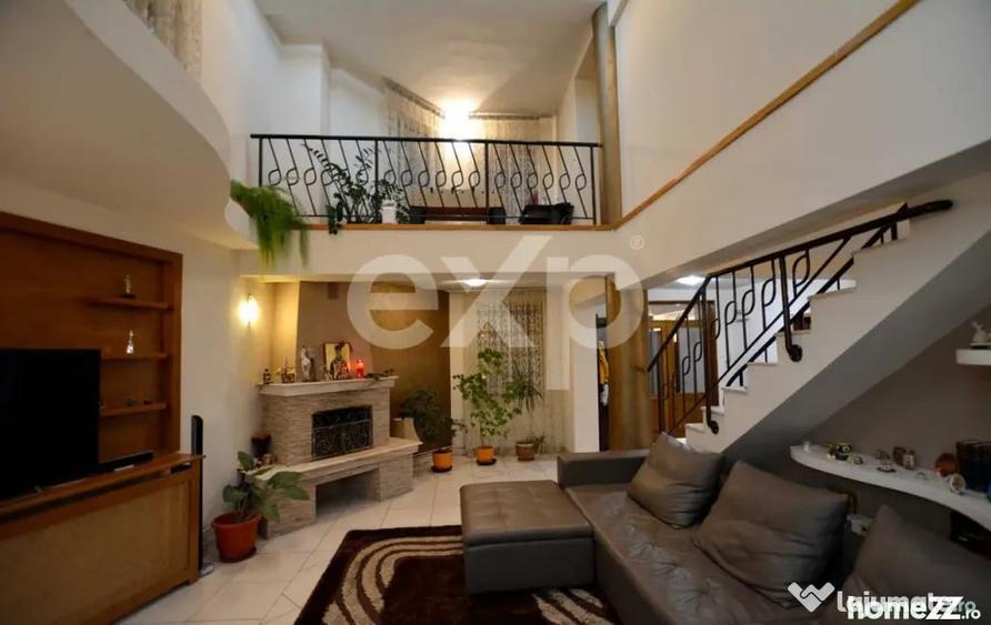 Casă cu 6 camere cu Teren 690 Mp în Găvana