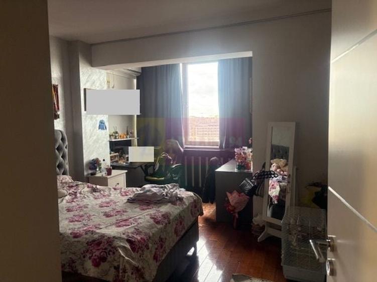 Apartament cu 4 camere decomandat, mobilat în Titan