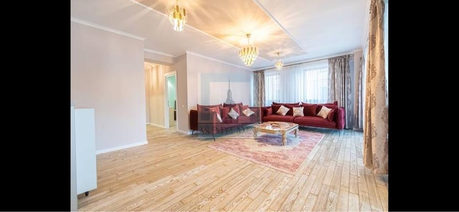 Apartament cu 3 camere decomandat, mobilat în Poiana Brașov