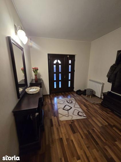 Apartament cu 5 camere decomandat în Buzaului