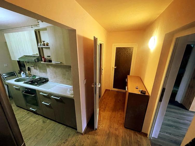 Apartament cu 3 camere semidecomandat în Schei