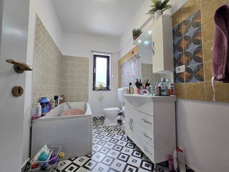 Apartament cu 3 camere decomandat în Dumbrăvița