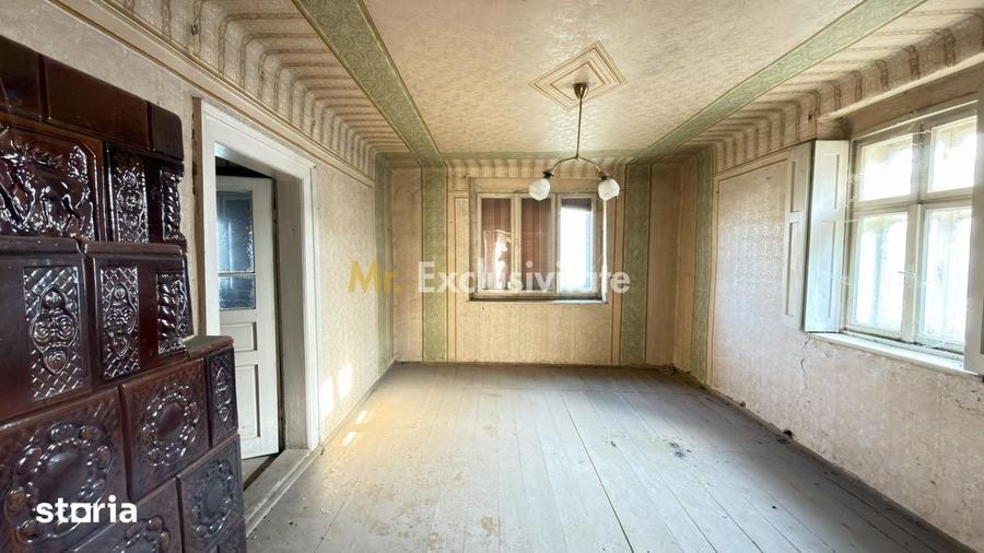 Casă cu 4 camere semidecomandat cu Teren 2948 Mp în Tiream