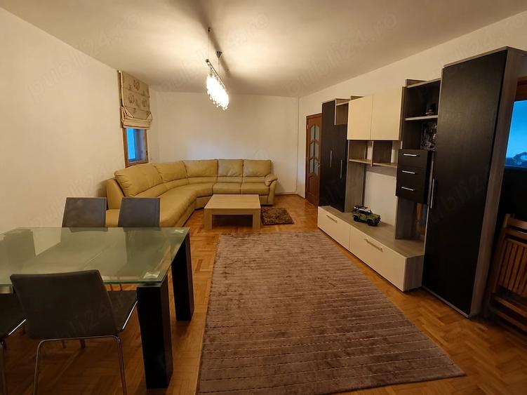 Apartament cu 4 camere decomandat în Banca Națională