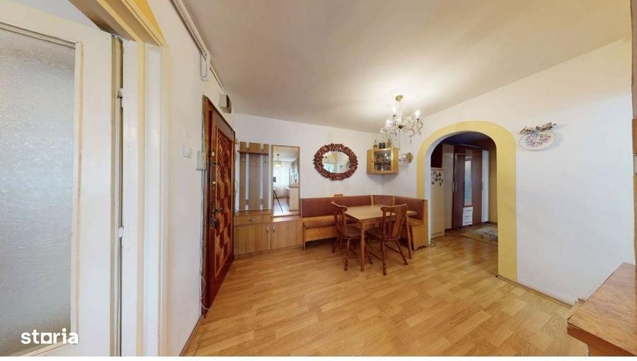 Apartament cu 3 camere decomandat în Vasile Aaron