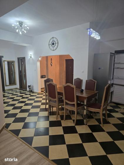 Apartament cu 4 camere în Micro 17