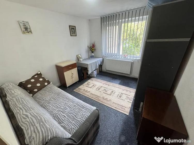 Apartament cu 3 camere semidecomandat în Tomis Nord