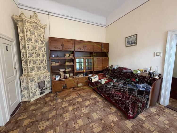 Casă cu 3 camere cu Canalizare în Central