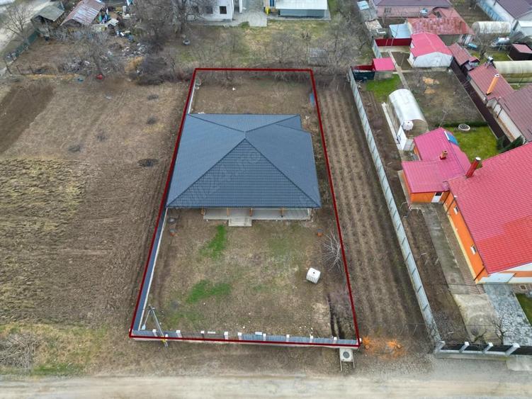 Casă cu Teren 1000 Mp în Itești