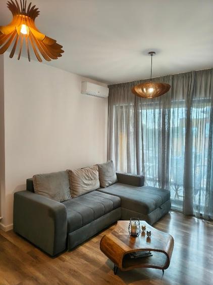Apartament cu 2 camere semidecomandat, mobilat în Far