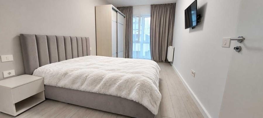 Apartament cu 3 camere decomandat în Tractorul