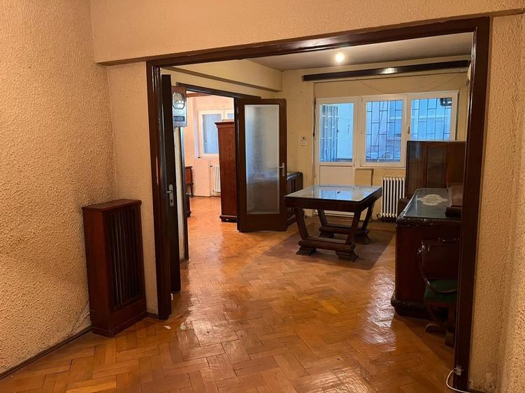Apartament cu 2 camere nedecomandat în Sala Palatului