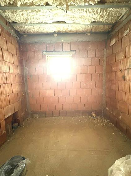 Duplex cu 3 camere cu Canalizare în Est