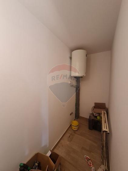 Casa cu 5 camere de vanzare (P+M) in comuna Bolotesti - 1