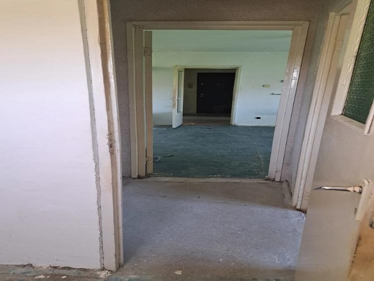 Apartament cu 2 camere semidecomandat în Aradului