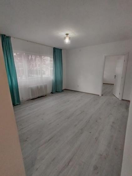Apartament cu 2 camere semidecomandat în Podu Roș
