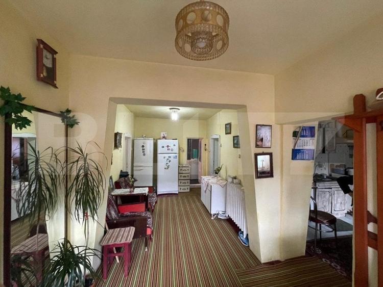 Casă individuală cu 8 camere cu Teren 260 Mp în Central