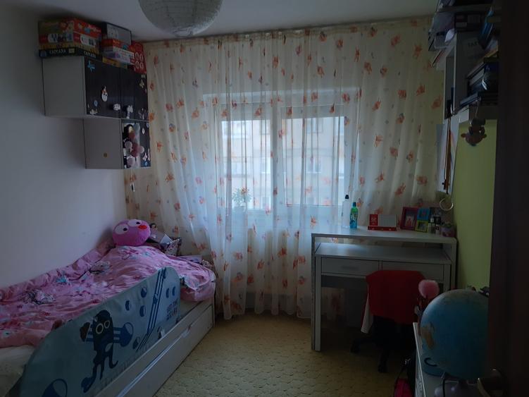 Apartament cu 3 camere decomandat în Rogerius