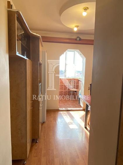 Apartament cu 3 camere decomandat, mobilat în Nufărul