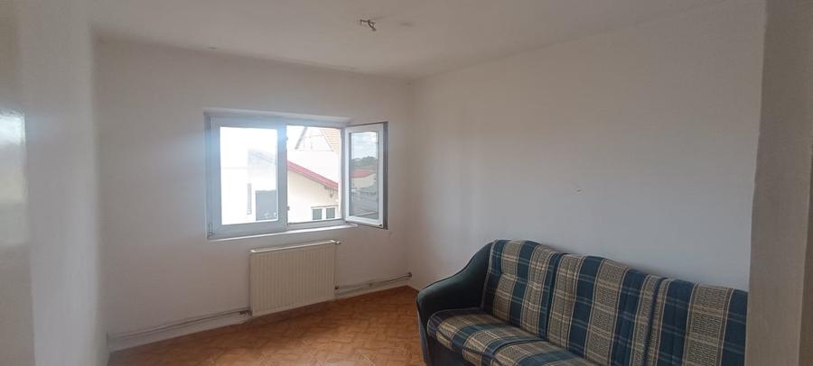 Apartament cu 3 camere decomandat în Sud