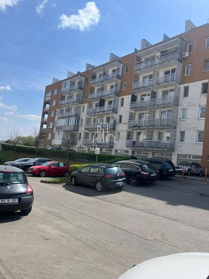 Apartament cu 3 camere decomandat în Tudor