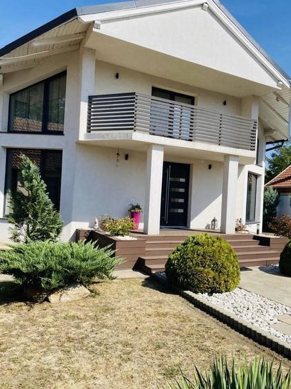 Casă cu 4 camere în Exterior Vest
