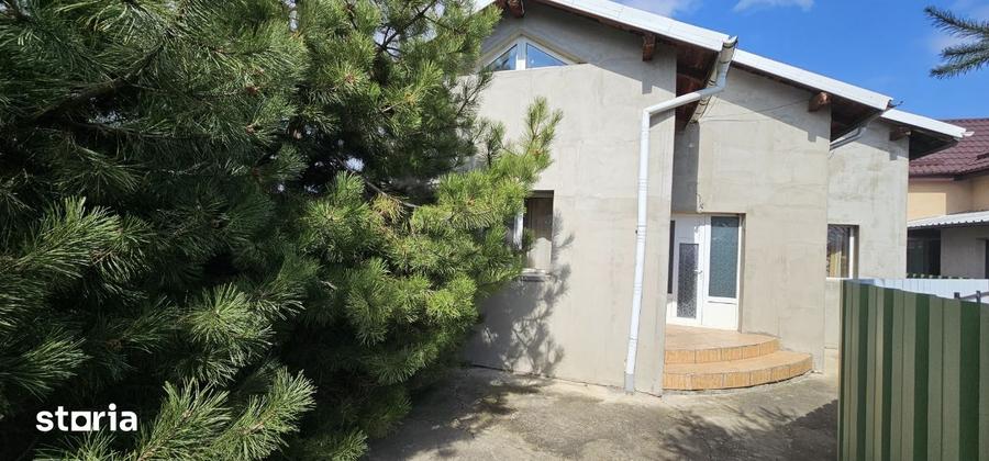 Casă cu 3 camere cu Teren 544 Mp în Central